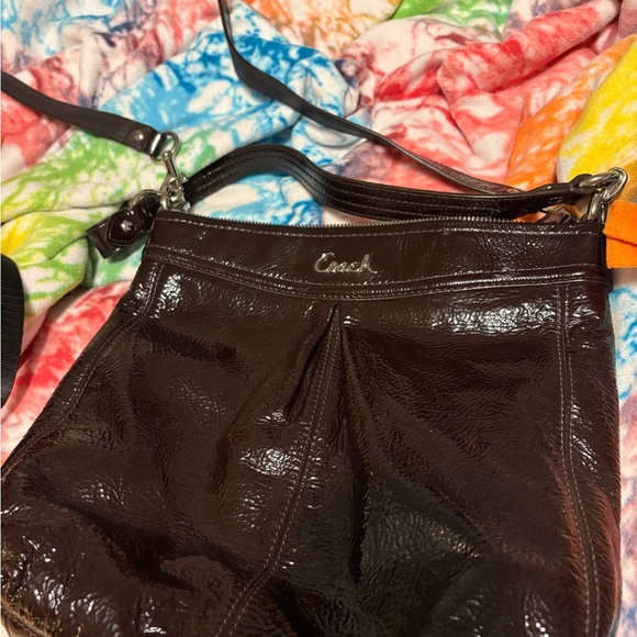 Elegant Brown Leather Shoulder Bag - Picture 2 of 3